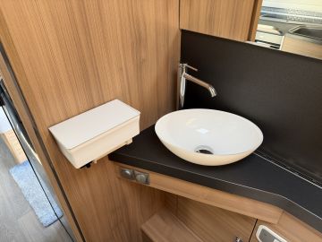 Adria MATRIX 600 DT Nav | Zonnepaneel | Hefbed